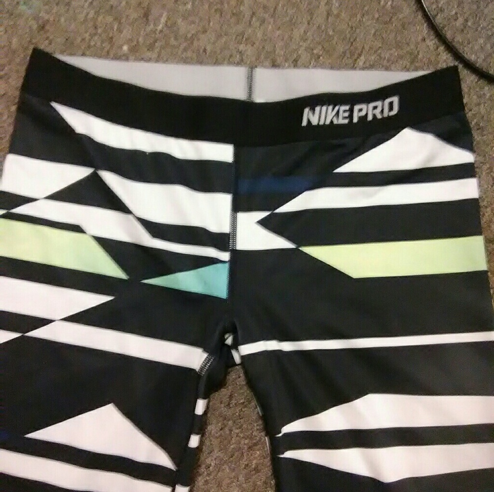 Nike fitted workout crop tights
